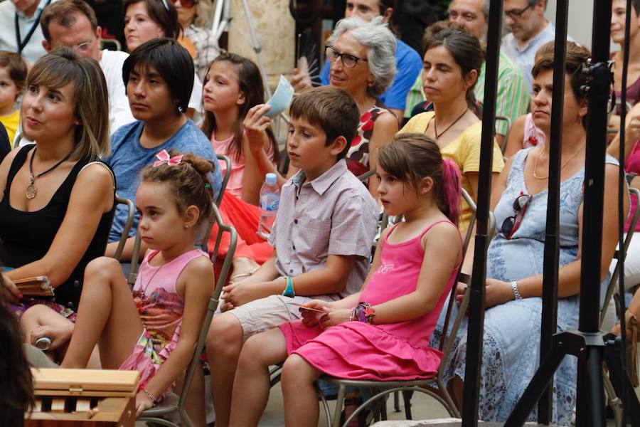 La expectación por la feria no deja de crecer, colas para acceder a los espectáculos y atividades para todas las edades y gustos