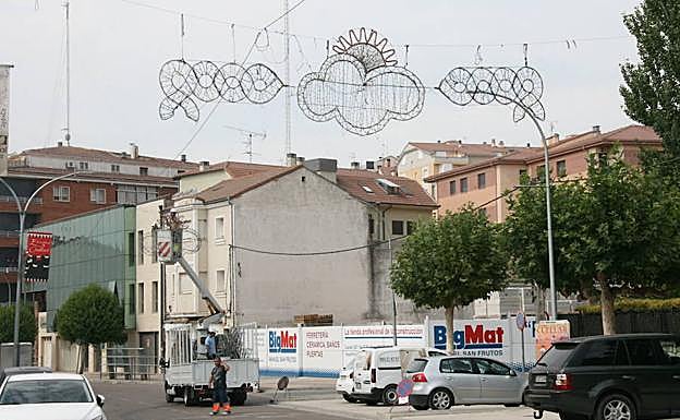 Instalación del alumbrado festivo. 