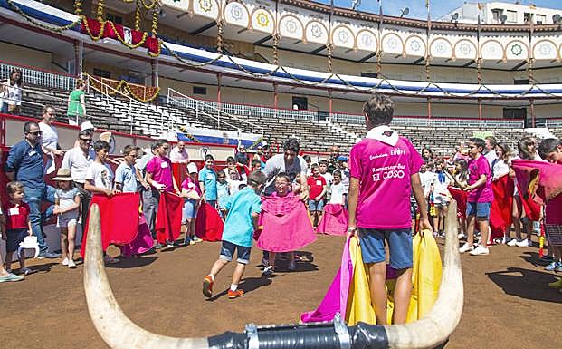 La primera experiencia del programa tuvo lugar en Santander, con la presencia de, entre otros, Cayetano Rivera, Enrique Ponce y Ginés Marín. 