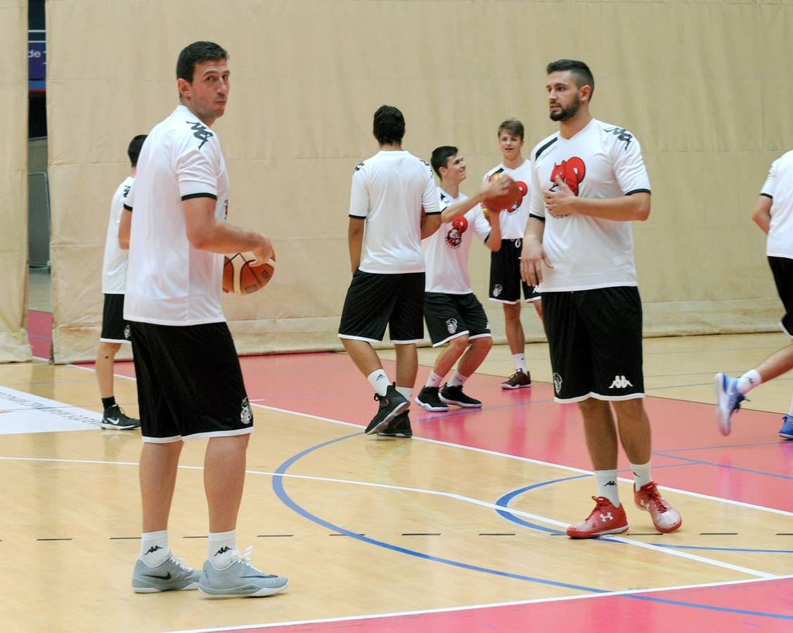 Las 'ardillas' se han vestido de corto para iniciar la pretemporada