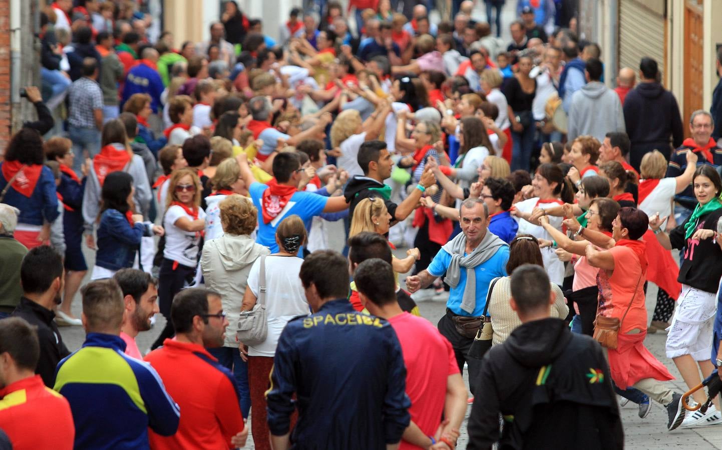Únicamente tres astados han podido llegar al recorrido urbano y completar la carrera en el que cuatro personas han resultado heridas, dos de ellos por asta de toro y otros dos con contusiones