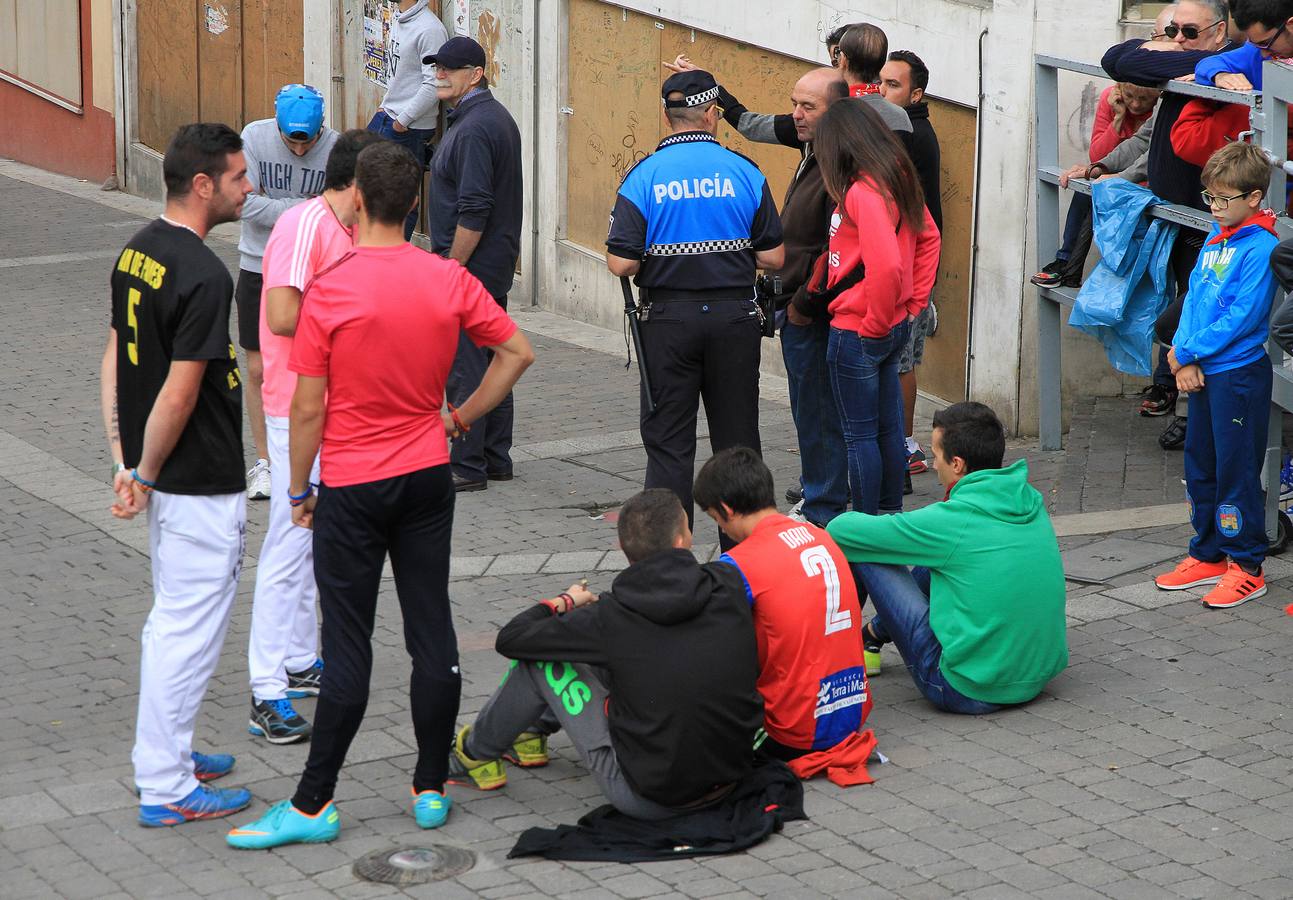 Únicamente tres astados han podido llegar al recorrido urbano y completar la carrera en el que cuatro personas han resultado heridas, dos de ellos por asta de toro y otros dos con contusiones
