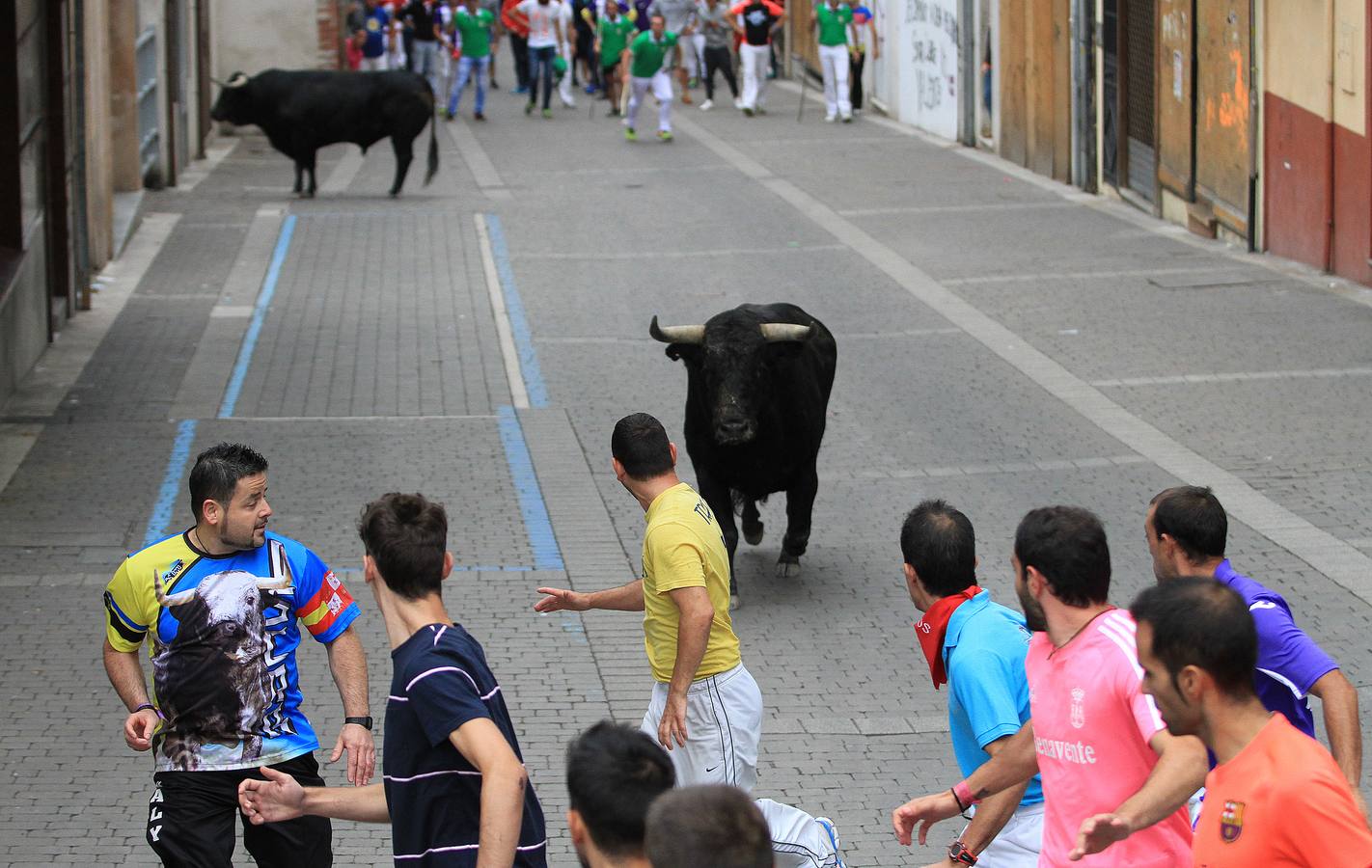 Únicamente tres astados han podido llegar al recorrido urbano y completar la carrera en el que cuatro personas han resultado heridas, dos de ellos por asta de toro y otros dos con contusiones