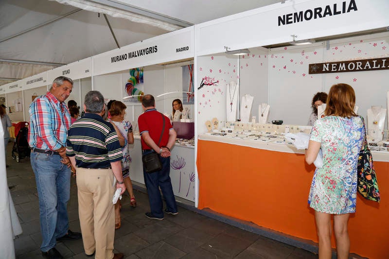 28 firmas de toda España participan en la feria instalada en el parque del Salón