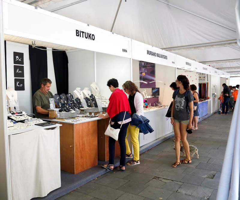 28 firmas de toda España participan en la feria instalada en el parque del Salón