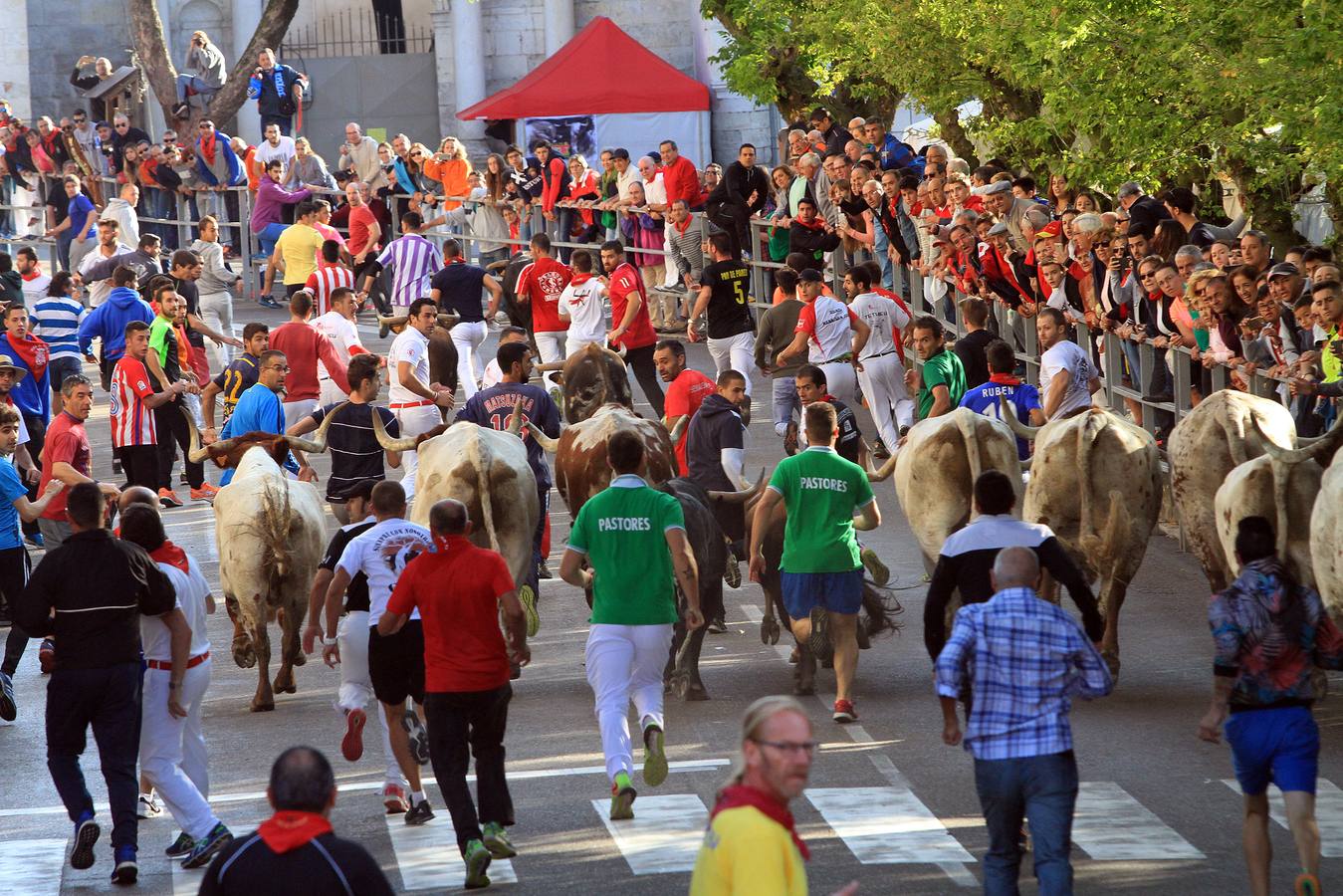 Hoy vecinos y visitantes pudieron disfrutar de una carrera completa y modélica, que resultó limpia y vibrante de principio a fin