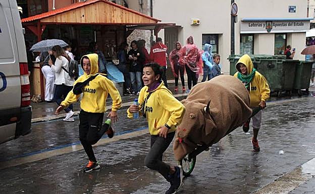 Un momento del llamado Encierro del Chupete, celebrado ayer. 