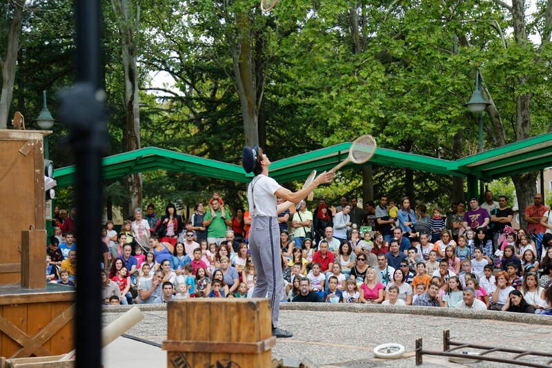 Muestra de artistas de calle Bicirco en el parque de Los Jardinillos de Palencia