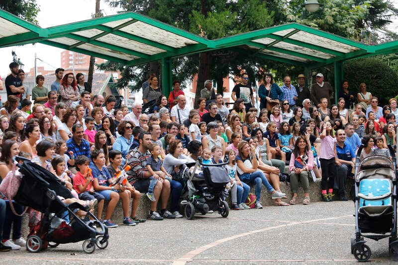 Muestra de artistas de calle Bicirco en el parque de Los Jardinillos de Palencia