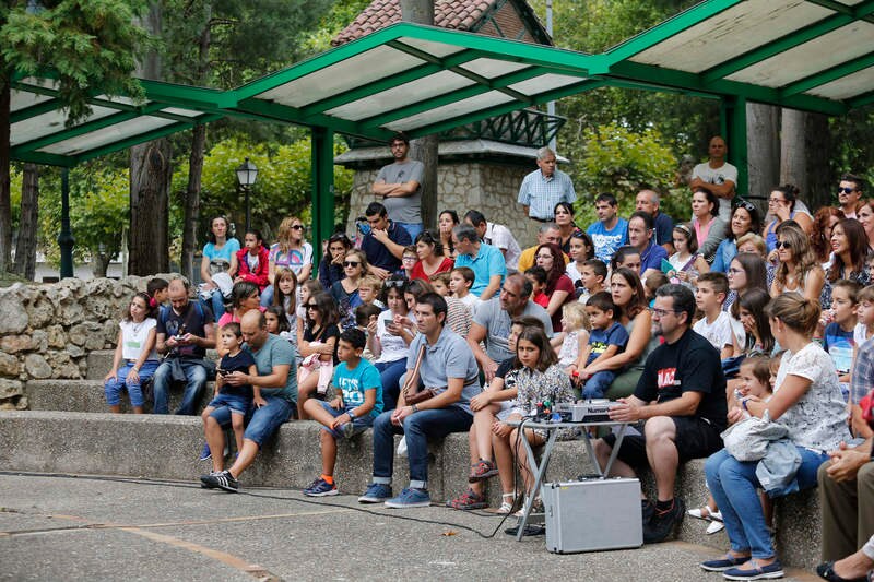 Muestra de artistas de calle Bicirco en el parque de Los Jardinillos de Palencia