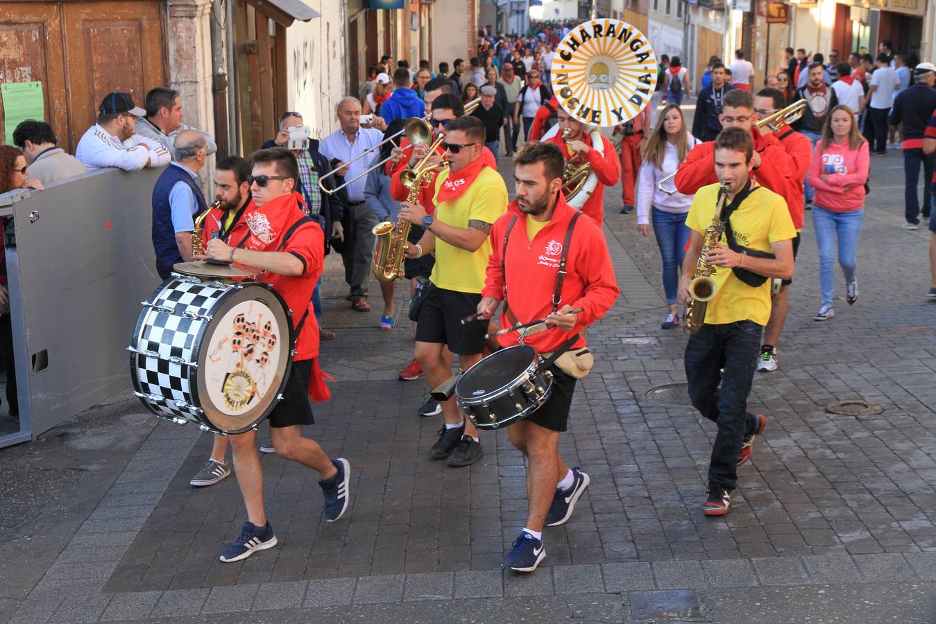 Los toros de la ganadería de Lagunajanada, protagonizaron momentos emocionantes y peligrosos en las calles, al entrar toda la manada disgregada