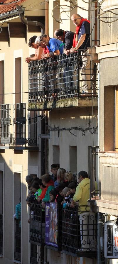 Los toros de la ganadería de Lagunajanada, protagonizaron momentos emocionantes y peligrosos en las calles, al entrar toda la manada disgregada