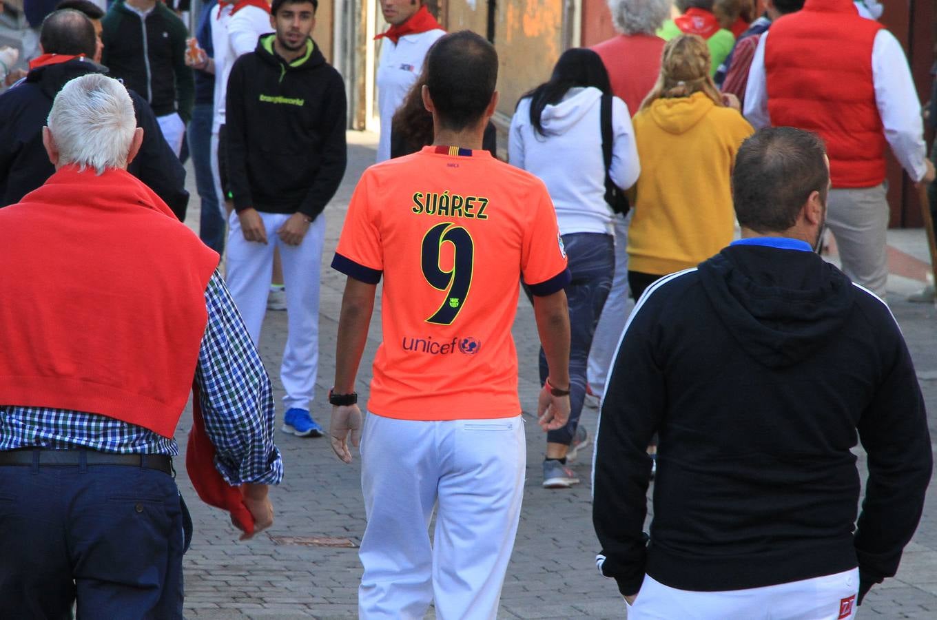 Los toros de la ganadería de Lagunajanada, protagonizaron momentos emocionantes y peligrosos en las calles, al entrar toda la manada disgregada