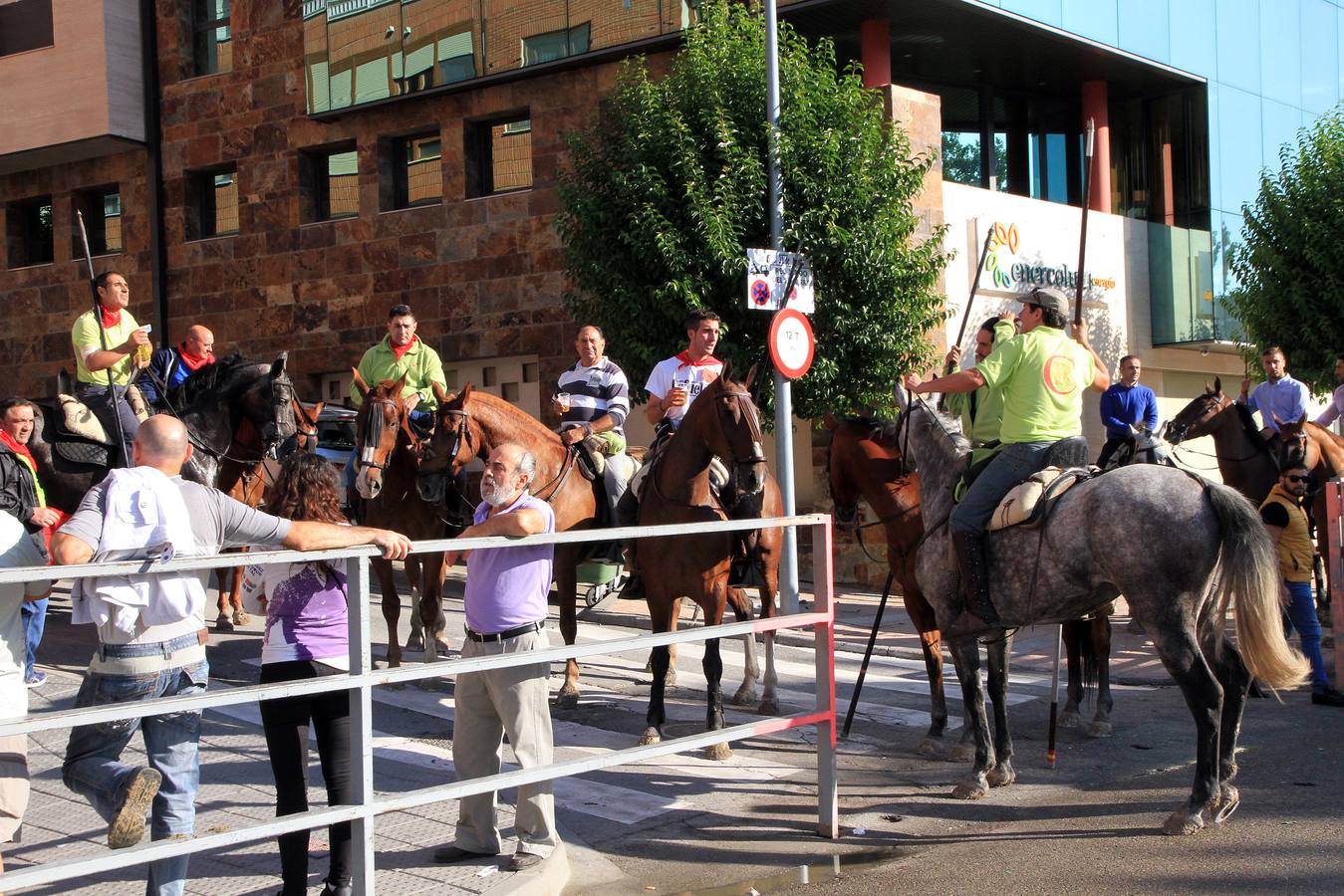 Los toros de la ganadería de Lagunajanada, protagonizaron momentos emocionantes y peligrosos en las calles, al entrar toda la manada disgregada