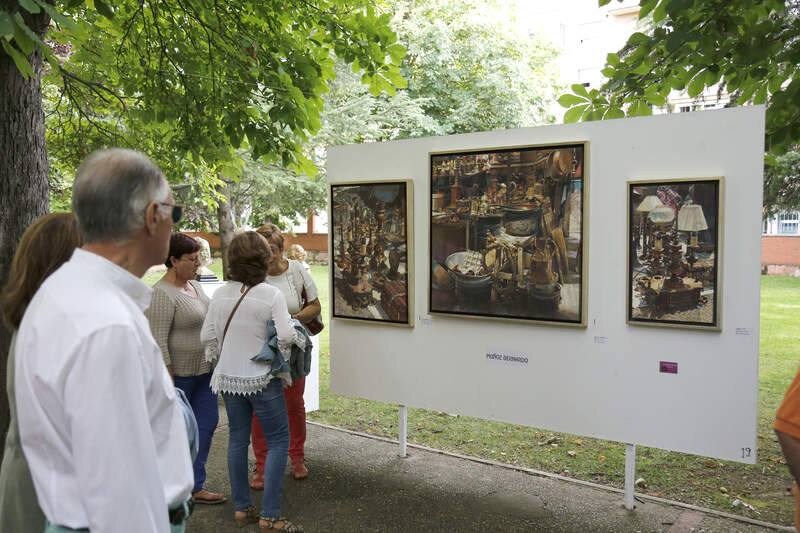 Más de 60 artistas de diferentes técnicas y estilos exhiben sus obras al aire libre