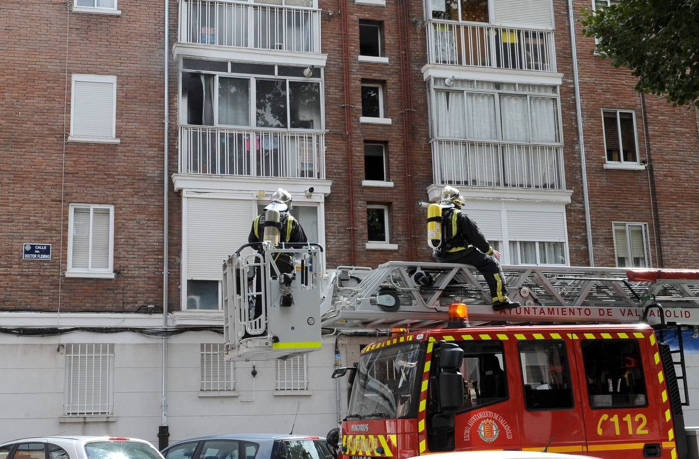 Los bomberos intervienen en la calle Doctor Fleming