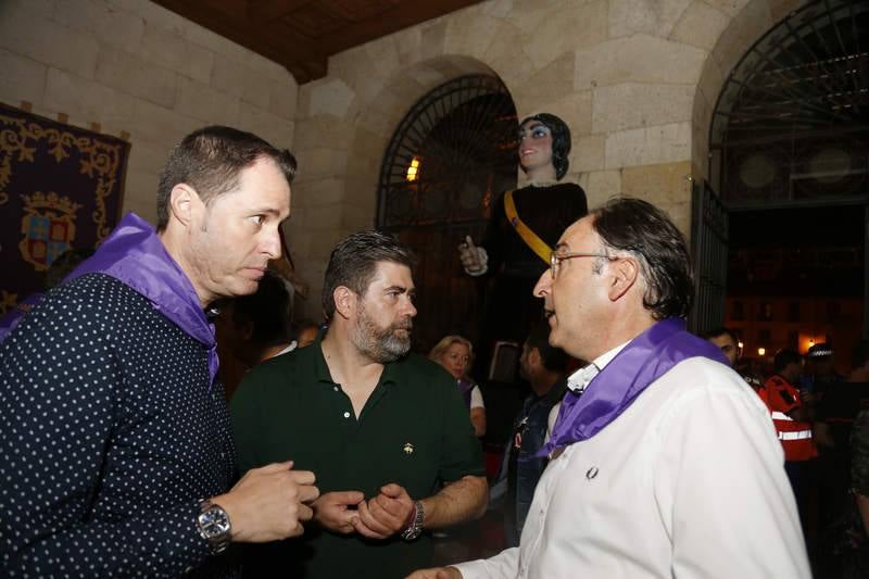 La lluvia obliga a posponer el pregón para mañana 