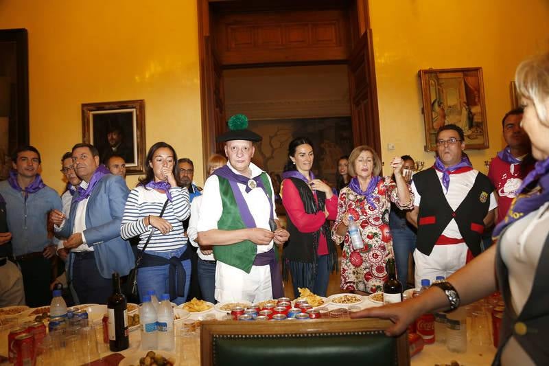 La lluvia obliga a posponer el pregón para mañana 