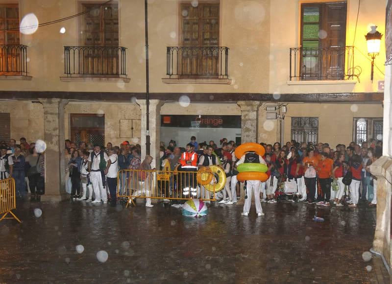 La lluvia obliga a posponer el pregón para mañana 