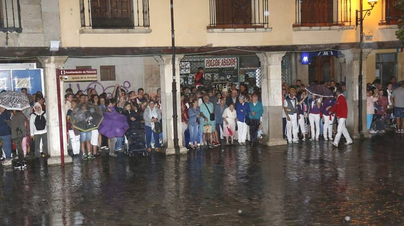 La lluvia obliga a posponer el pregón para mañana 