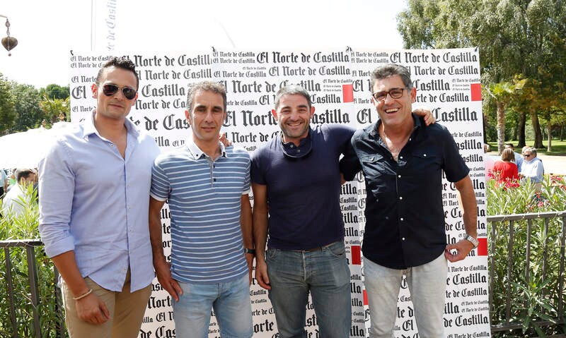 El redactor de El Norte Marco Alonso, con Francis Olea, Roberto Duque y Lolo Infante.