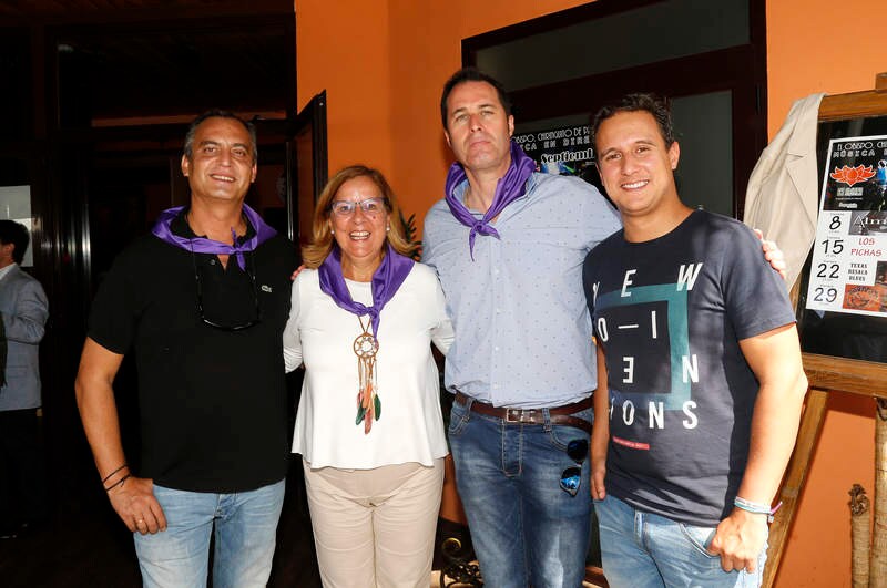 El edil Sergio Lozano, con la vicerrectora Mercedes Sánchez y su hijo, Víctor Lafuente.