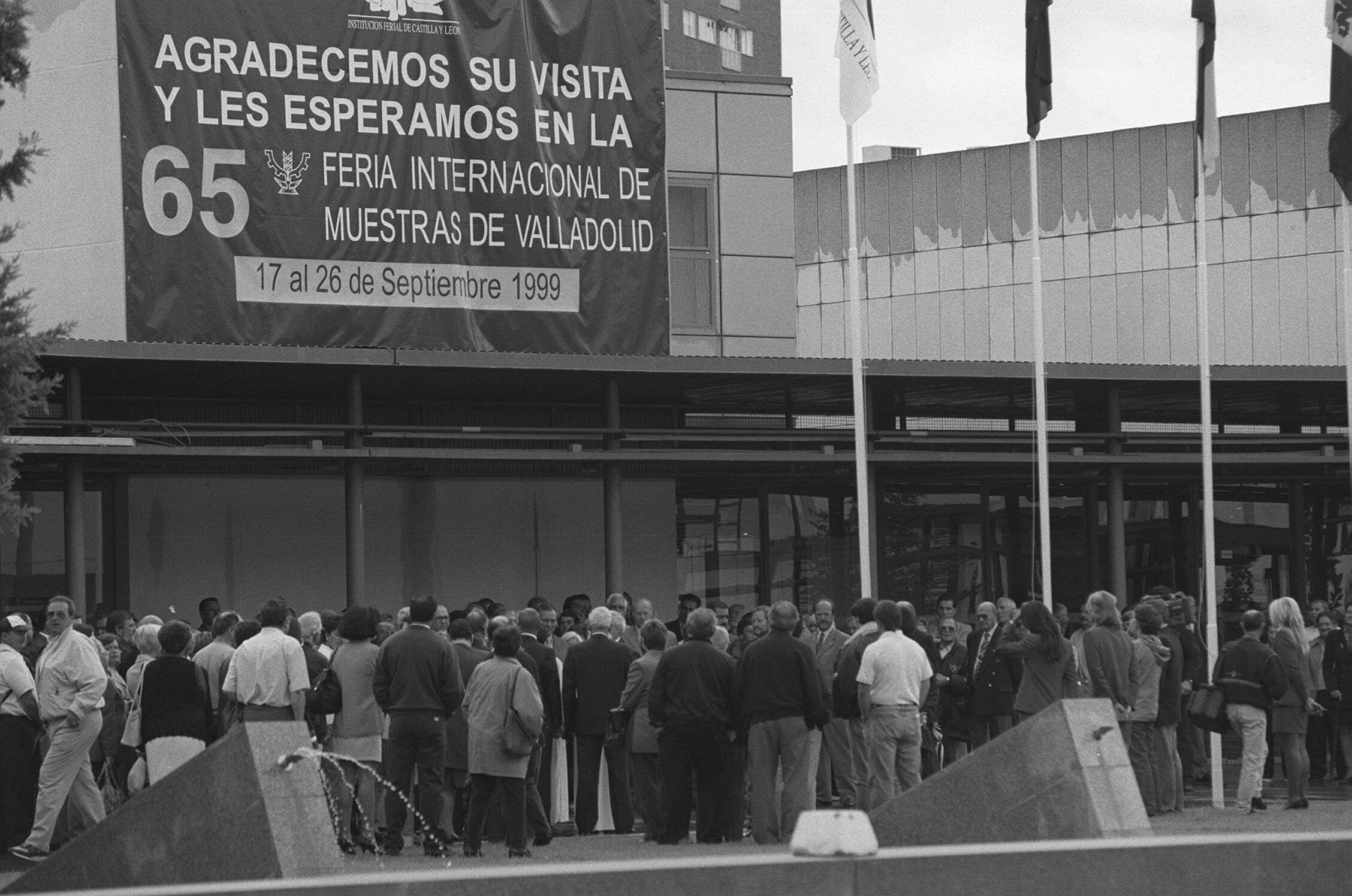 1998. Entrada al recinto de la Feria Internacional de Muestras.