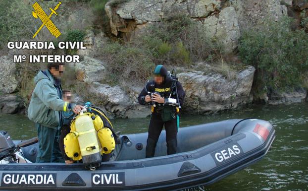 Labores de búsqueda realizadas en el embalse de Ricobayo. 