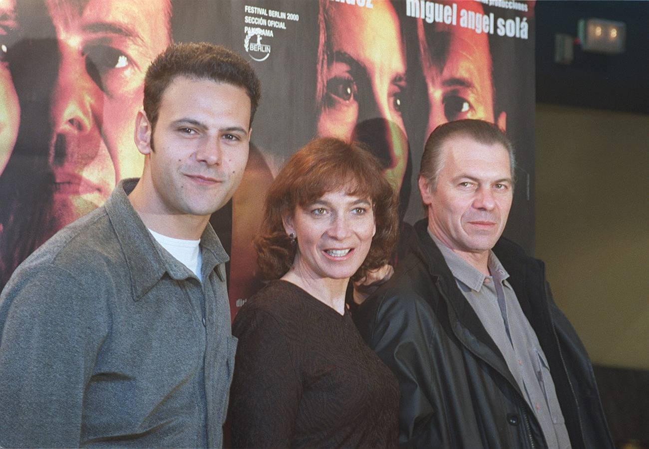 14.04.00 Roberto Enríquez y Miguel Angel Sola junto a la directora Patricia Ferreira en la presentación del film 'Sé quién eres' en los cines Broadway de Valladolid.