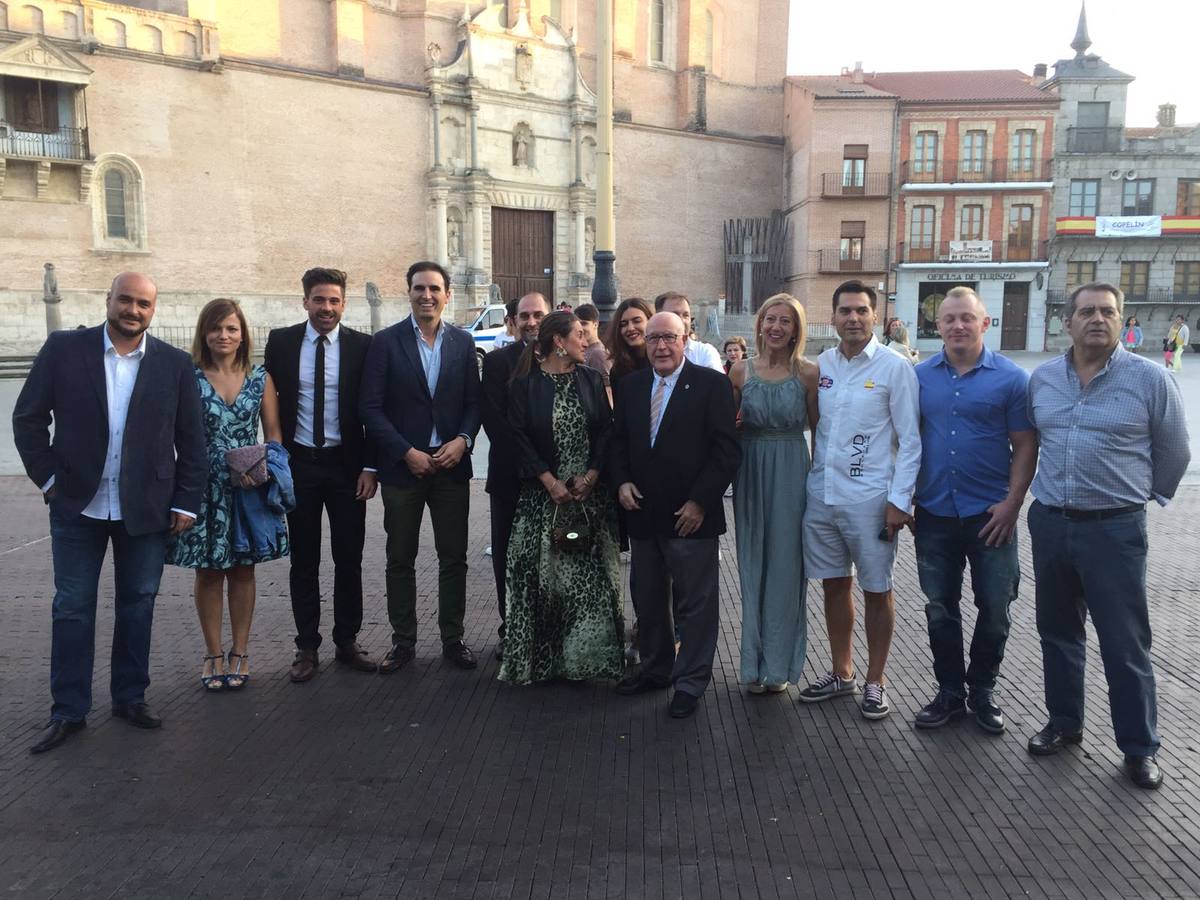 Ediles del grupo popular posan con diputados provinciales y el presidente de la mancomunidad.