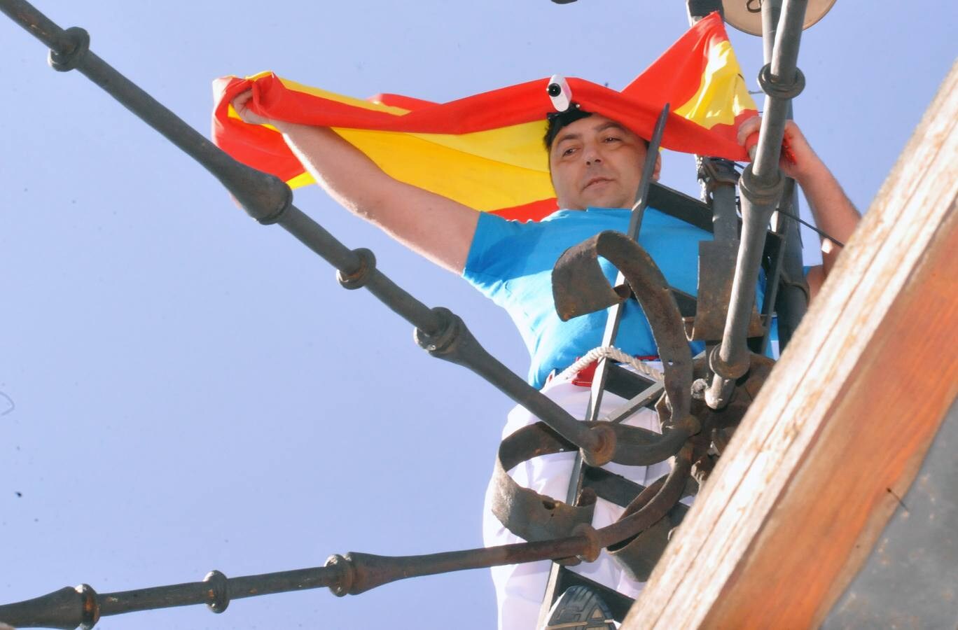 La colocación de la bandera marca el inicio de las fiestas de Medina del Campo