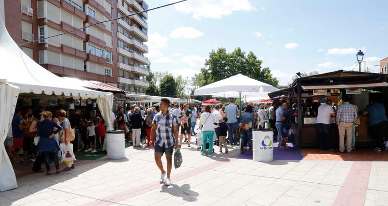 Ambiente en las casetas de la Feria de Día de las fiestas de Palencia