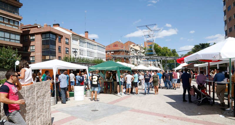 Ambiente en las casetas de la Feria de Día de las fiestas de Palencia