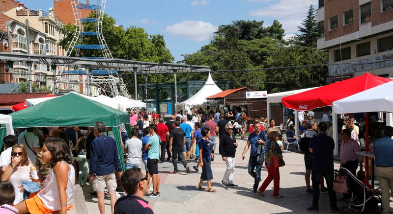 Ambiente en las casetas de la Feria de Día de las fiestas de Palencia