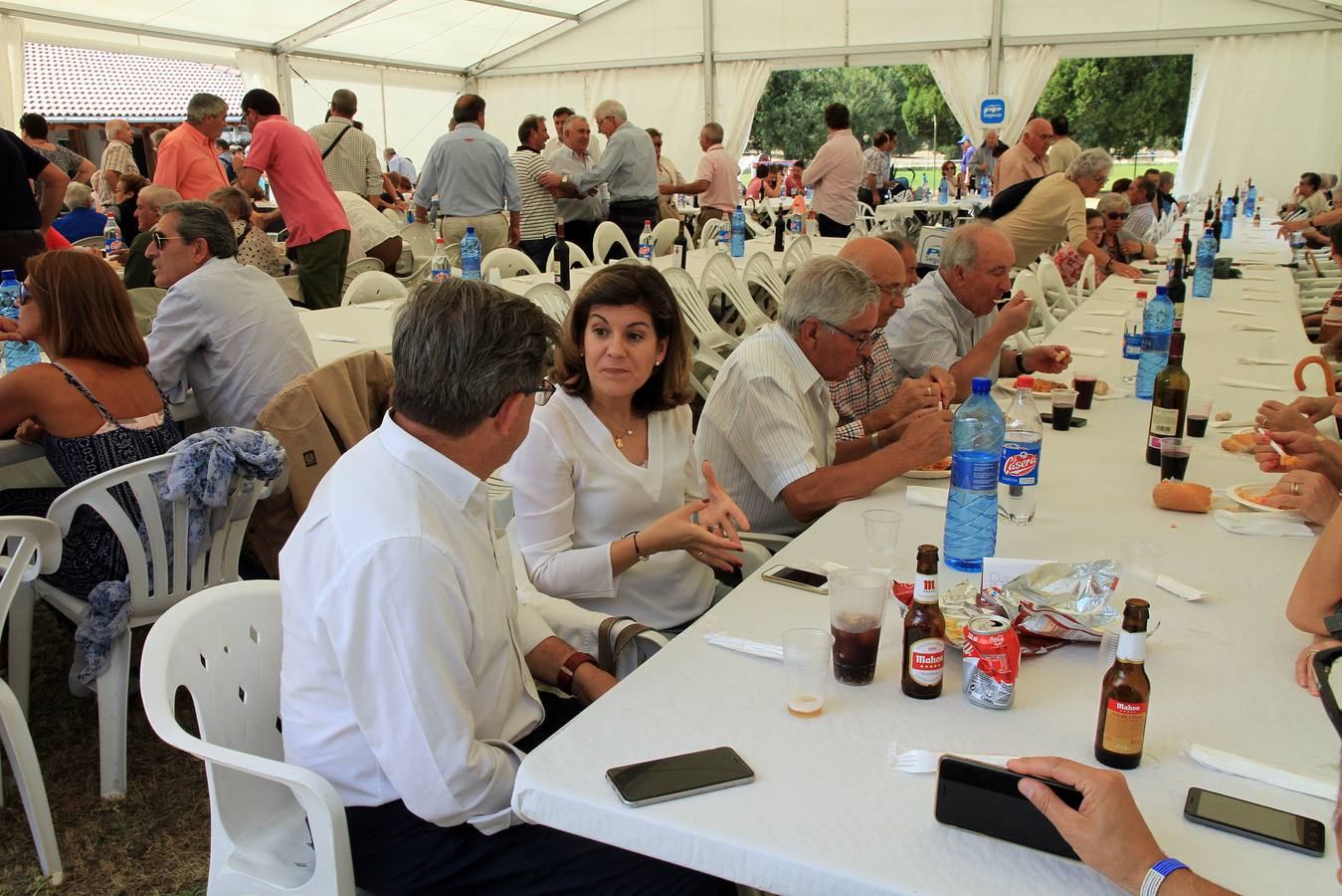 Los principales representates populares de la provincia no faltaron a su cita en el área recreativa de El Pardal donde un año más, y ya van veintiséis, pudieron tratar de cerca con sus simpatizantes y militantes