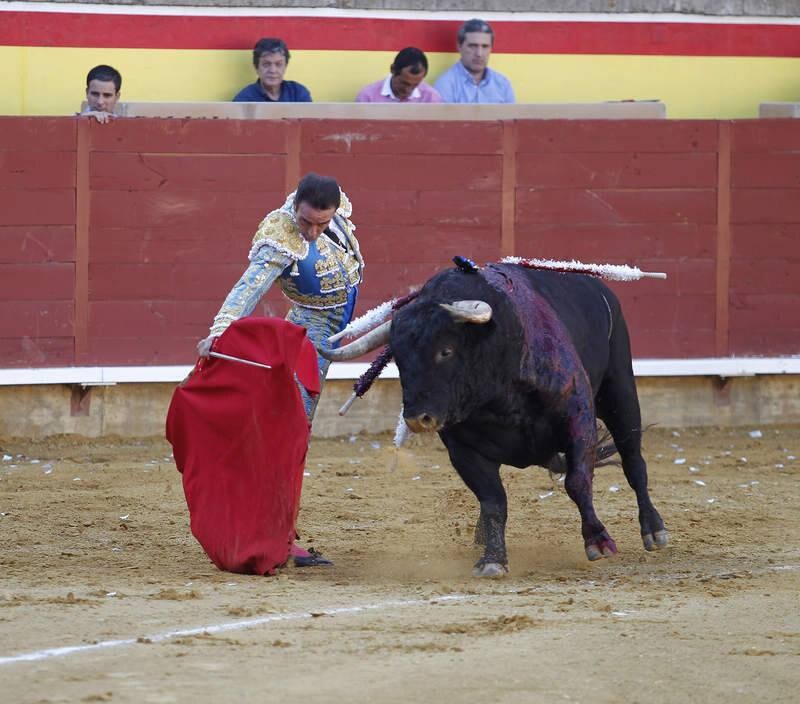 La Plaza de Campos Góticos albergó en las gradas a caras conocidas del mundo de la política, la comunicación y el vino