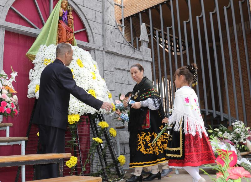 Ofrenda floral a la Virgen de San Lorenzo