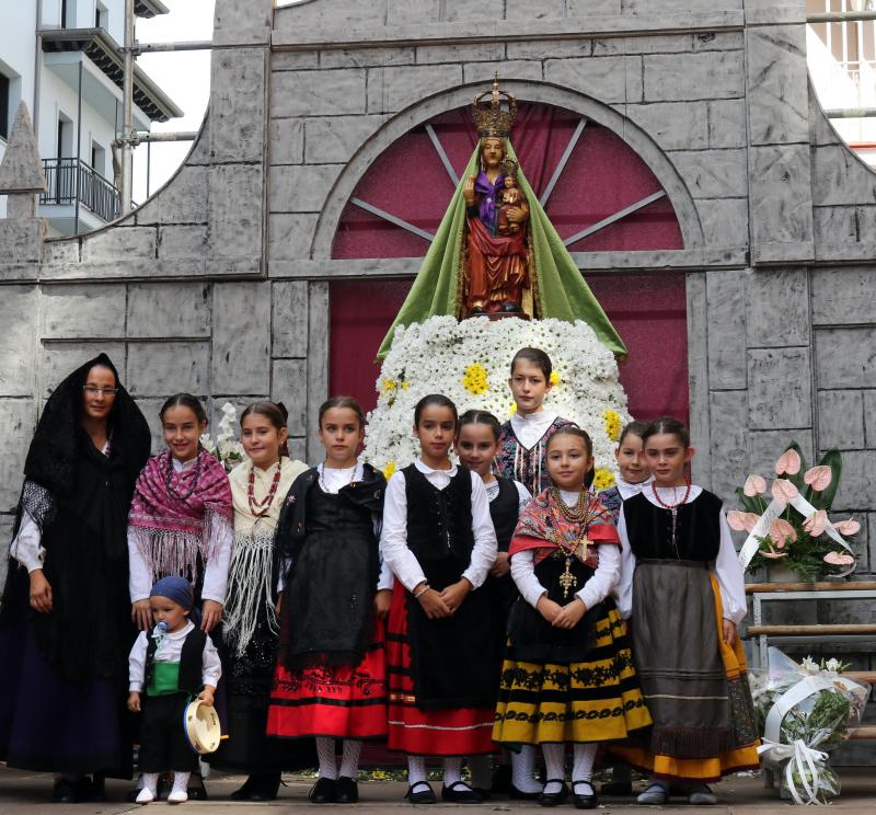 Ofrenda floral a la Virgen de San Lorenzo