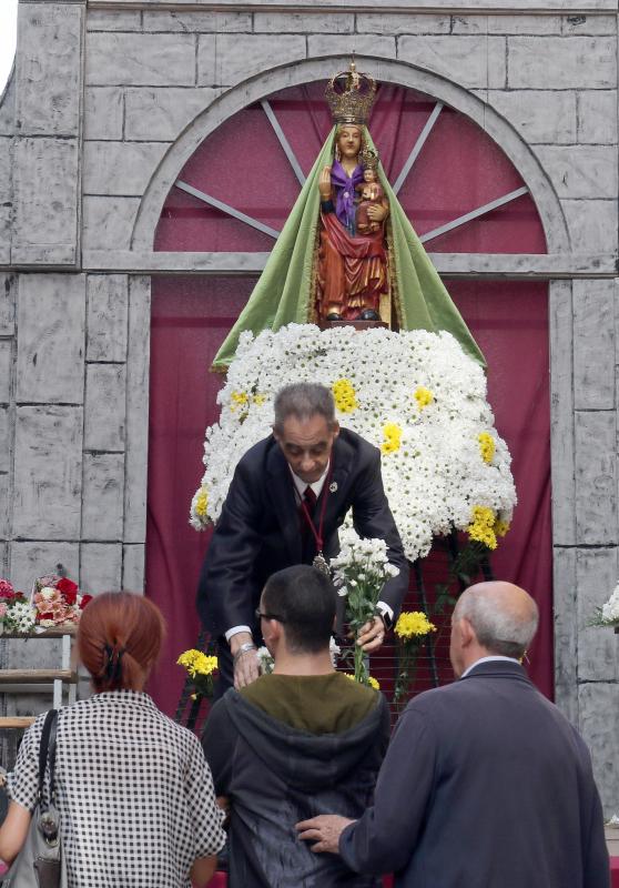 Ofrenda floral a la Virgen de San Lorenzo