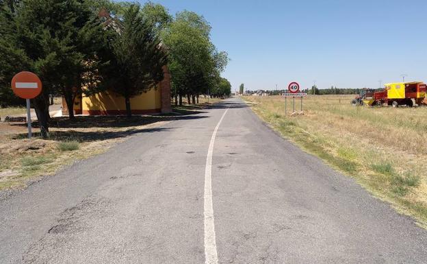 Tramo de la carretera de entrada a Pinarnegrillo.