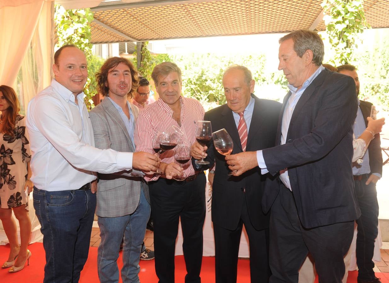 Carlos Villar, director general de Protos;Fernando Villalba, responsable de comunicación de la bodega; Ángel de las Heras, director general de El Norte de Castilla; Edmundo Bayón, presidente de Protos, y Antonio Sanz, vicepresidente de la empresa vitivinícola.