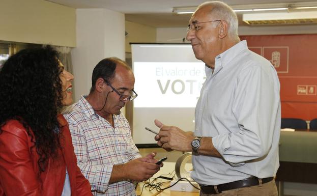 Agustín Martínez se dispone a presentar su candidatura junto a Manuel Merino y Yaima Reoli.