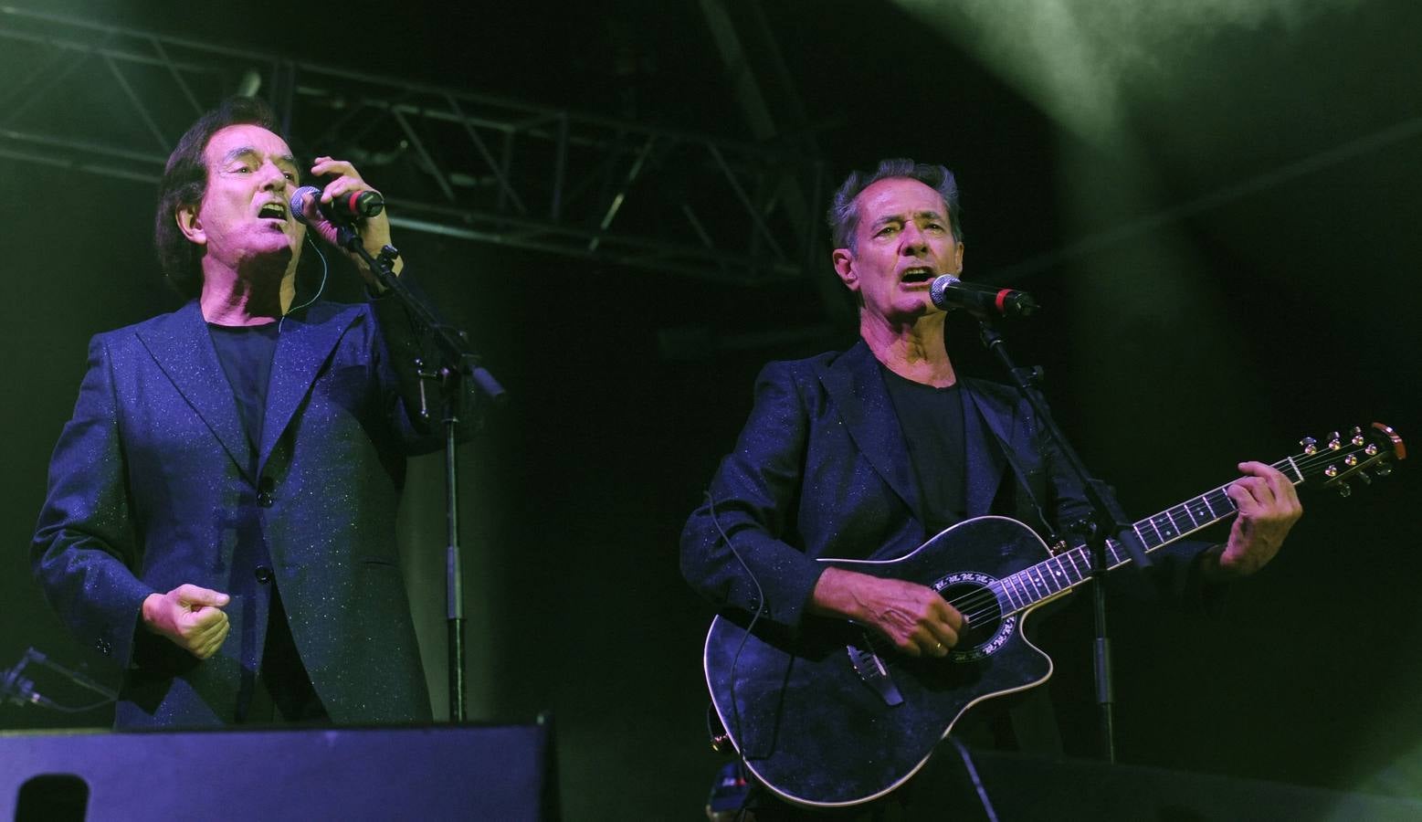 Manolo y Ramón bromeraron con el público de la Plaza Mayor que acudió para disfrutar de los grandes éxitos de su carrera