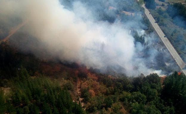 Declarado el nivel 2 en un incendio en Berlanga del Bierzo 