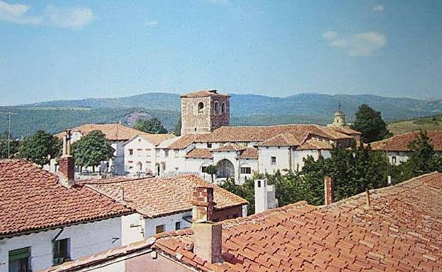 Vista de la iglesia de San Juan y panorámica de Guardo. 