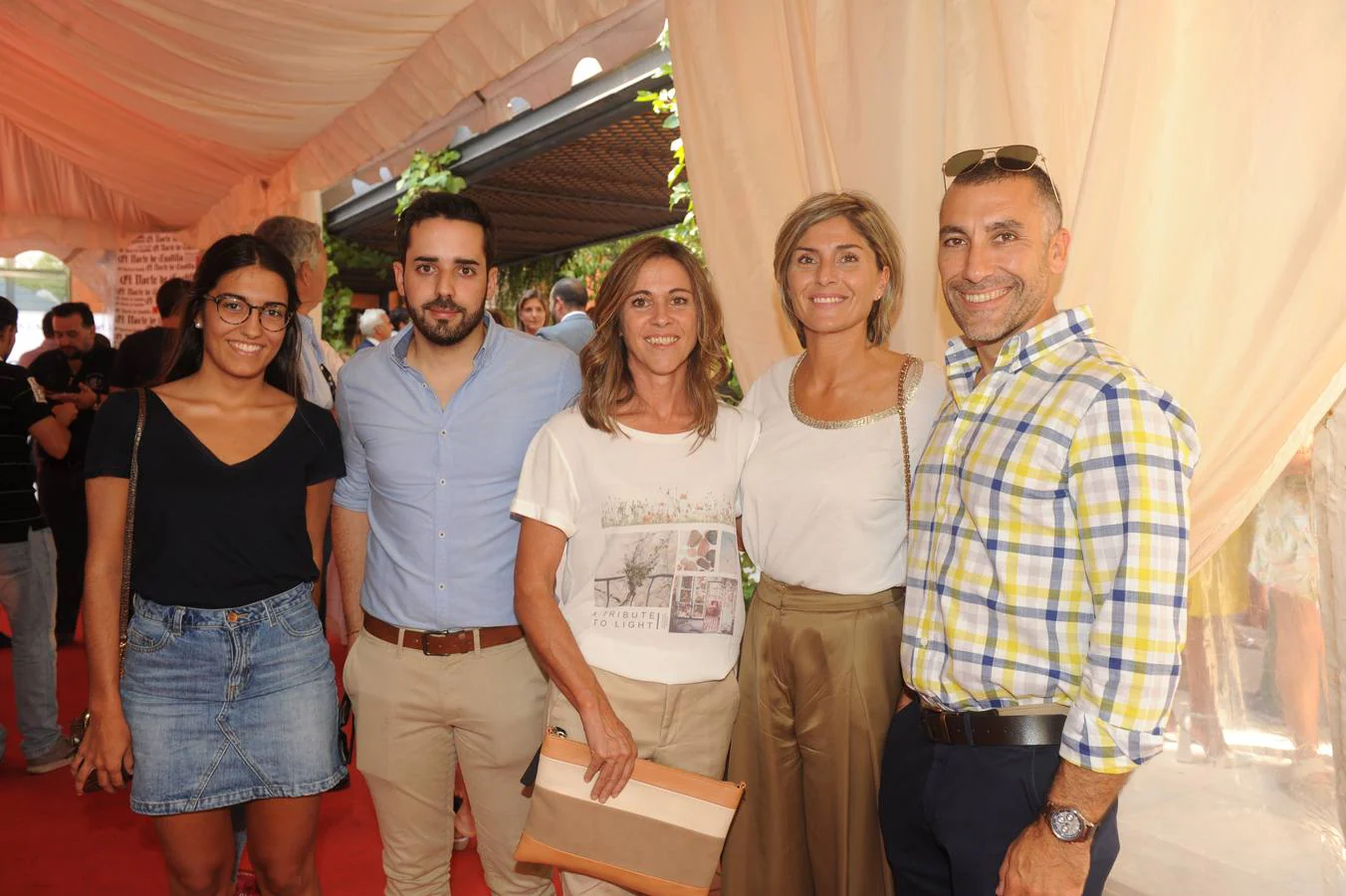 Laura Llorente, Javier Casado (El Norte), Belén Bengoechea, María Eugenia Gallegos y Ramiro Campos, de la empresa Entregas Urbanas.