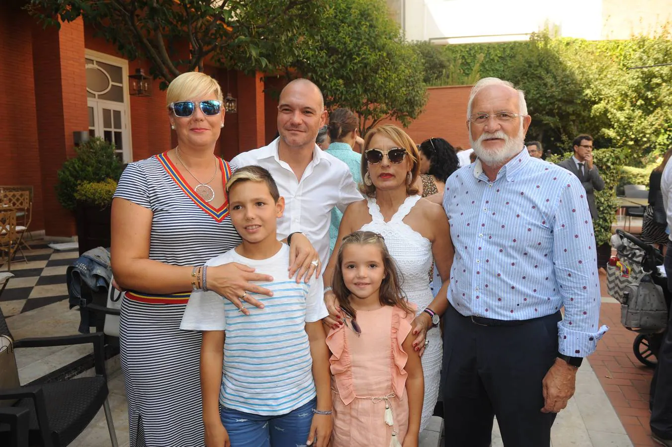 De Tecnaire. Cristina Serna, Iván San José, Isabel Calvo, Ángel San José y los niños Lucas y Miranda.