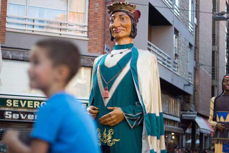 Desfile de Gigantes y Cabezudos