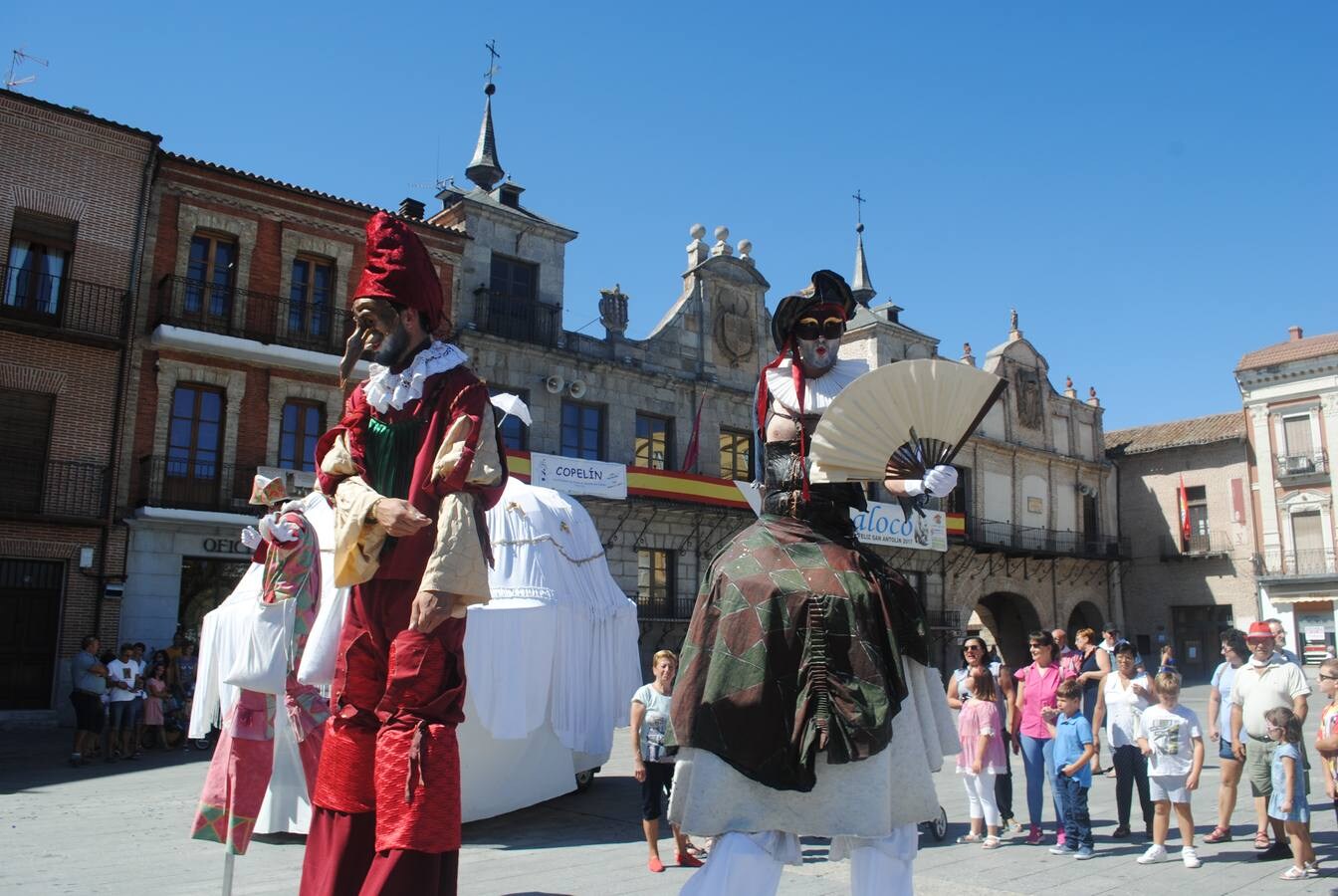 El público familiar disfrutó con la gran diva de falda gigante que recorrió las principales calles del casco histórico