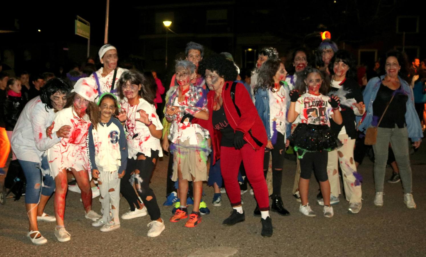 Los actos oficiales comenzaron la noche del miércoles con un vistoso desfile de carrozas por las principales calles de la localidad